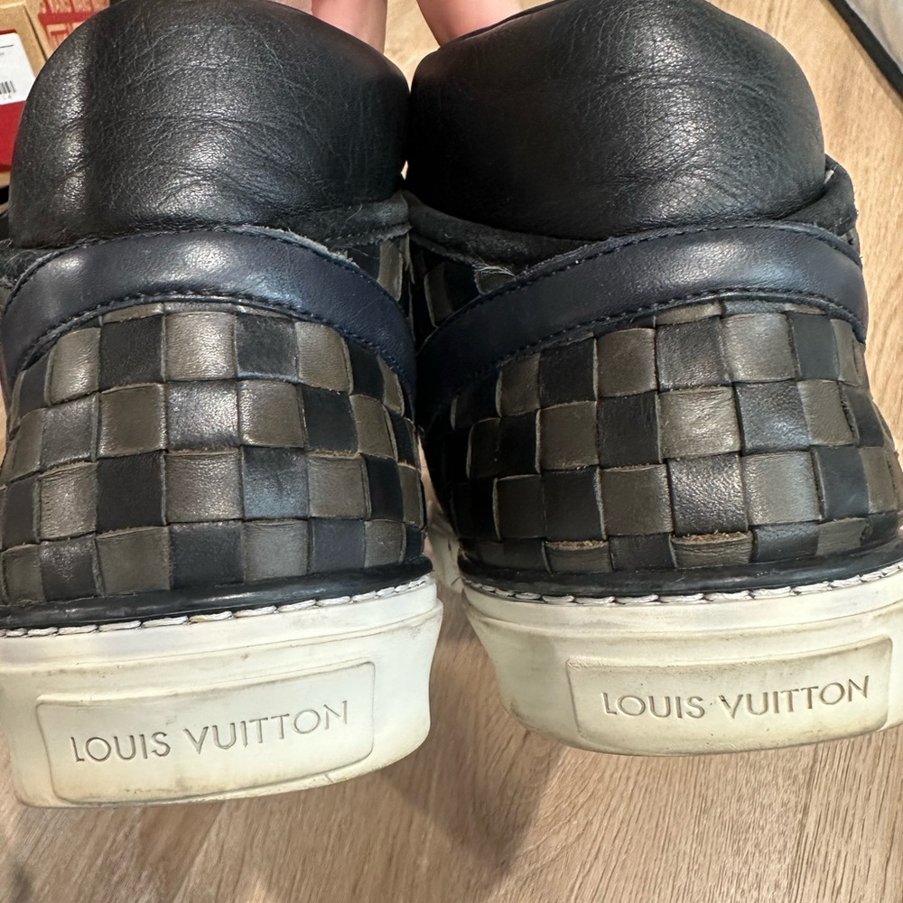 Stylish Black and Gray Men's Sneakers - Picture 2 of 6